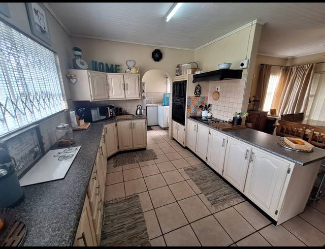 3 BEDROOM HOUSE FOR SALE IN VANDERBIJLPARK SW 2